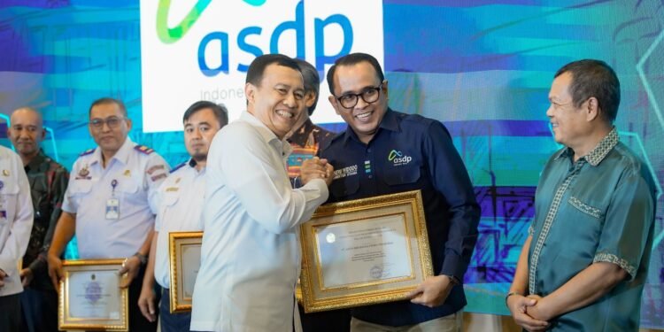 Disiplin Tingkatkan Pelayanan, ASDP Kembali Raih Penghargaan Kepatuhan dan Pemenuhan SPM Angkutan Penyeberangan Terbaik 2025 dari Kemenhub