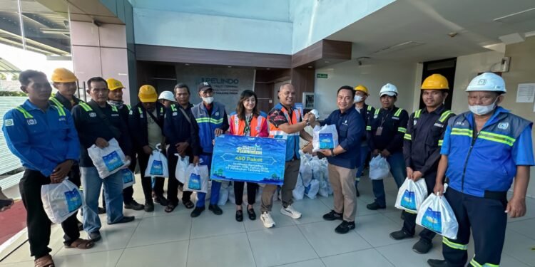 PTP Nonpetikemas Perkuat Kepedulian Sosial Lewat Program Pelindo Berbagi Ramadan