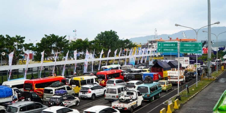 ASDP Kerahkan Layanan Maksimal, Antrean Padat Mengalir menuju Pelabuhan Gilimanuk