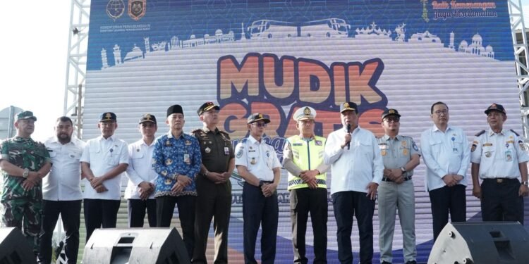 KEMENHUB BERANGKATKAN PESERTA MUDIK GRATIS TUJUAN JAWA DAN SUMATERA