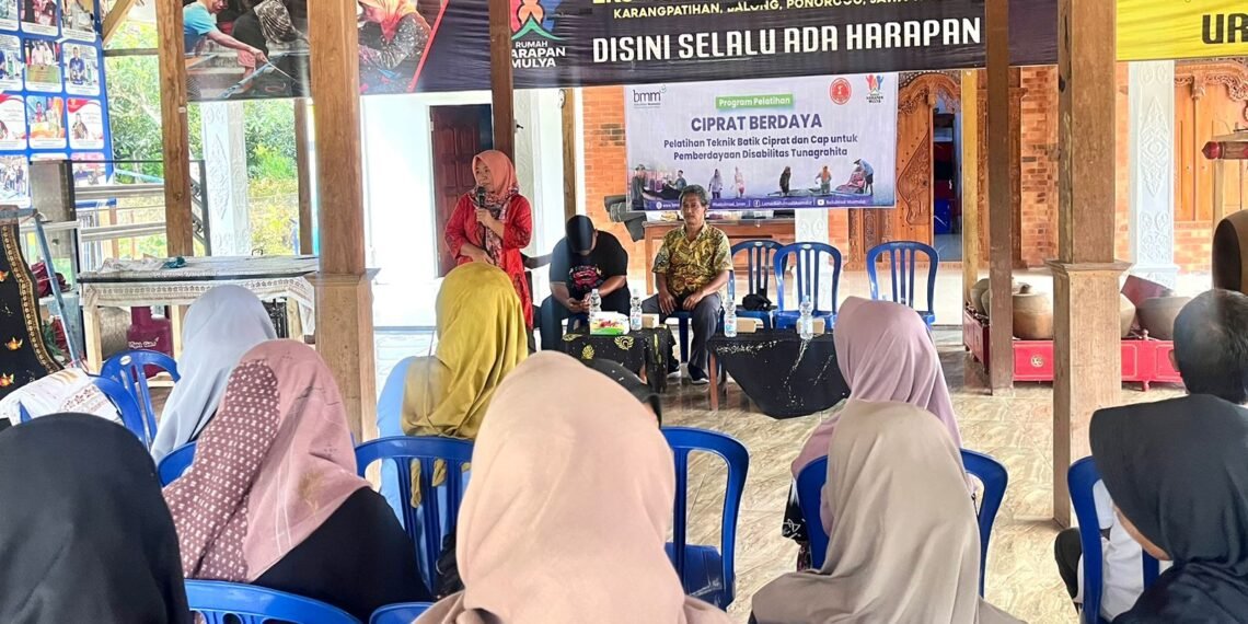 Tingkatkan Ketrampilan Difabel, Bank Muamalat Bersama BMM Inisiasi Program Batik Ciprat Karangpatihan di Ponorogo