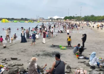 Hari Terakhir Libur Lebaran, Pantai Ancol Masih Ramai Dikunjungi Wisatawan