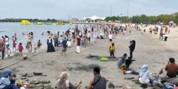 Hari Terakhir Libur Lebaran, Pantai Ancol Masih Ramai  Dikunjungi Wisatawan