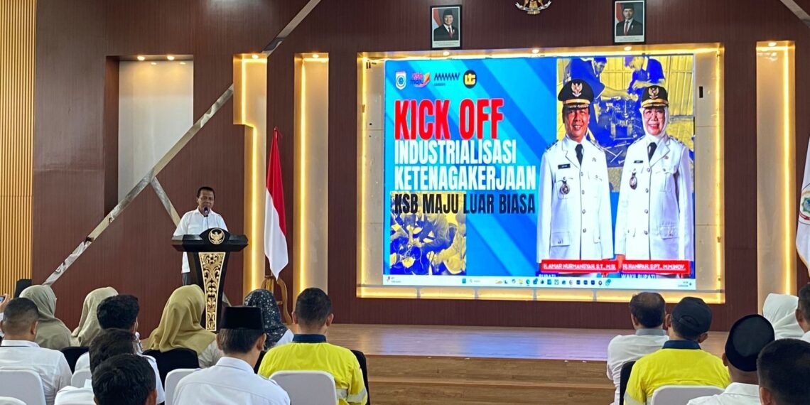 UT School dukung Amman Mineral Perkuat SDM Lokal melalui Program Beasiswa Mekanik Alat Berat di Sumbawa