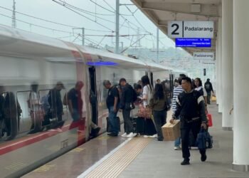 KCIC Kecam Tindakan Penumpang Menahan Pintu Whoosh, Sebabkan Keterlambatan dan Potensi Merusak Sarana