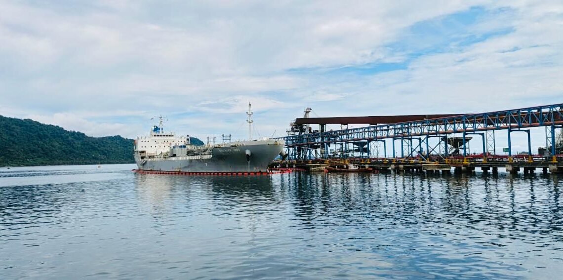 PTP Nonpetikemas Cabang Teluk Bayur Layani MT. Southern Anoa 18.000 Ton Produk Turunan Kelapa Sawit Tujuan Pakistan