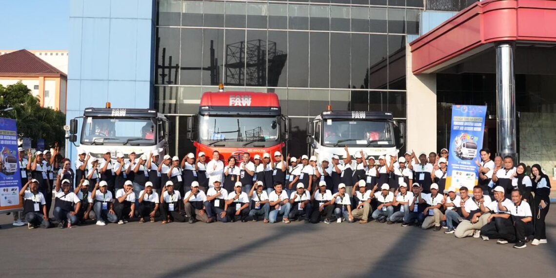 PERKUAT KESELAMATAN LOGISTIK, KEMENHUB GELAR BIMTEK SAFETY DRIVING PENGEMUDI ANGKUTAN BARANG