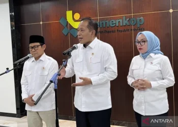 Menkop Ferry :  Penerima PKH secara bertahap bisa masuk jadi anggota KDKMP
