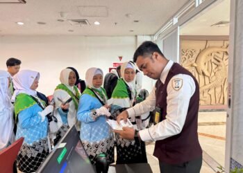 TUNTASKAN PELAYANAN EMBARKASI HAJI GELOMBANG PERTAMA, BANDARA JUANDA SIAP LAYANI EMBARKASI GELOMBANG KEDUA
