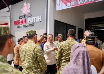 Menkop Bersama Wakil Panglima TNI dan Dirut Agrinas Pangan Tinjau Kesiapan Operasional KDKMP