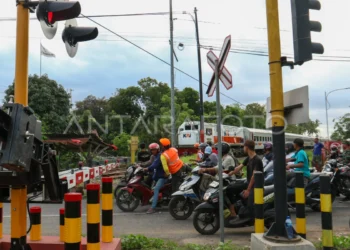 Menhub Dorong Edukasi Larangan Terobos Palang Perlintasan Rel Kereta di Lingkungan Sekolah