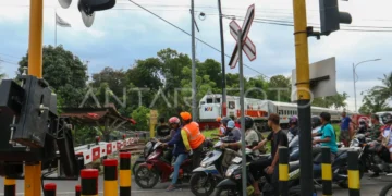 Menhub Dorong Edukasi Larangan Terobos Palang Perlintasan Rel Kereta di Lingkungan Sekolah