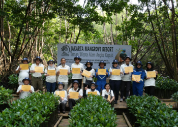 DSLNG Perkuat Ketahanan Pesisir Jakarta dengan Penanaman Mangrove di Angke Kapuk
