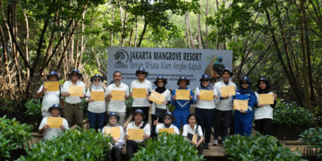 DSLNG Perkuat Ketahanan Pesisir Jakarta dengan Penanaman Mangrove di Angke Kapuk