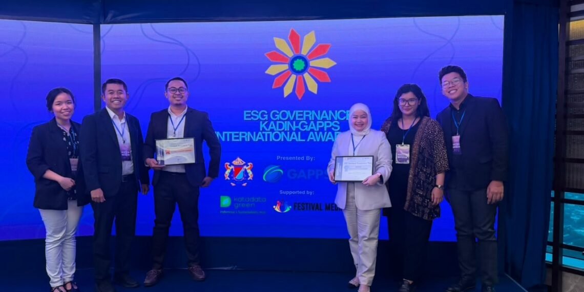 United Tractors Raih Dua Penghargaan pada ESG Governance KADIN-GAPPS International Awards 20226