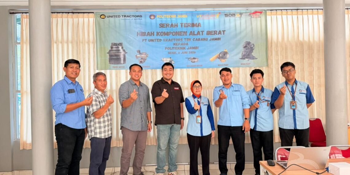 Anak Perusahaan Astra, United Tractors Hibahkan Komponen Alat Berat untuk Politeknik Jambi