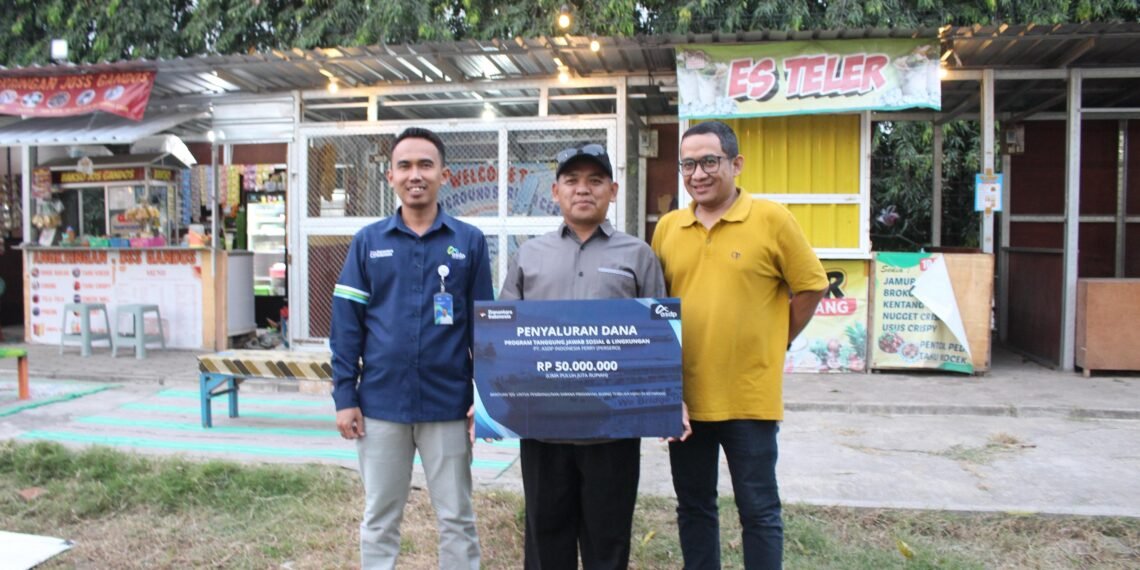 UMKM Wisata Kuliner di Ruang Terbuka Hijau (RTH) Desa Ketapang  Banyuwangi dapat Bantuan TJSL ASDP 