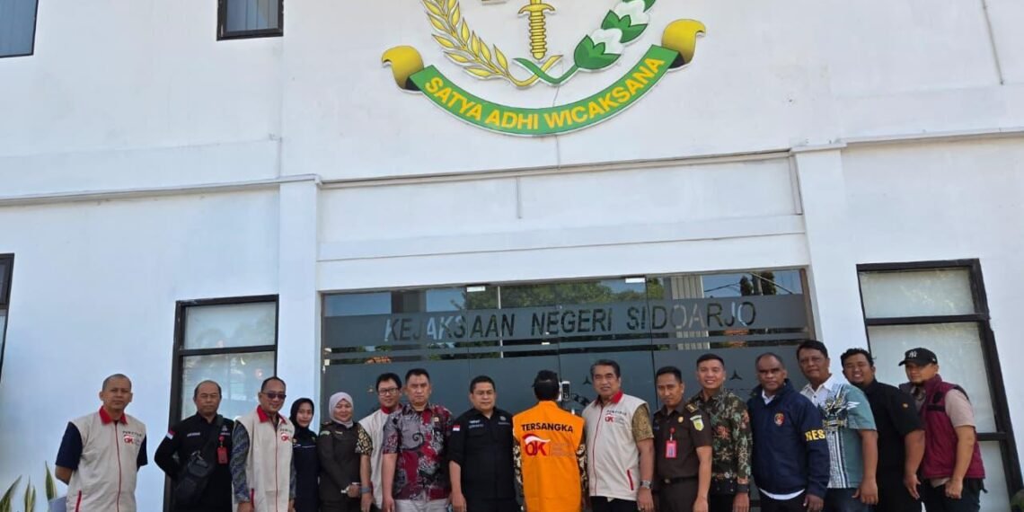 Tersangka dan Barang Bukti Kasus PT BPR Sawa diserahkan OJK ke Kejaksaan Negeri Sidoarjo