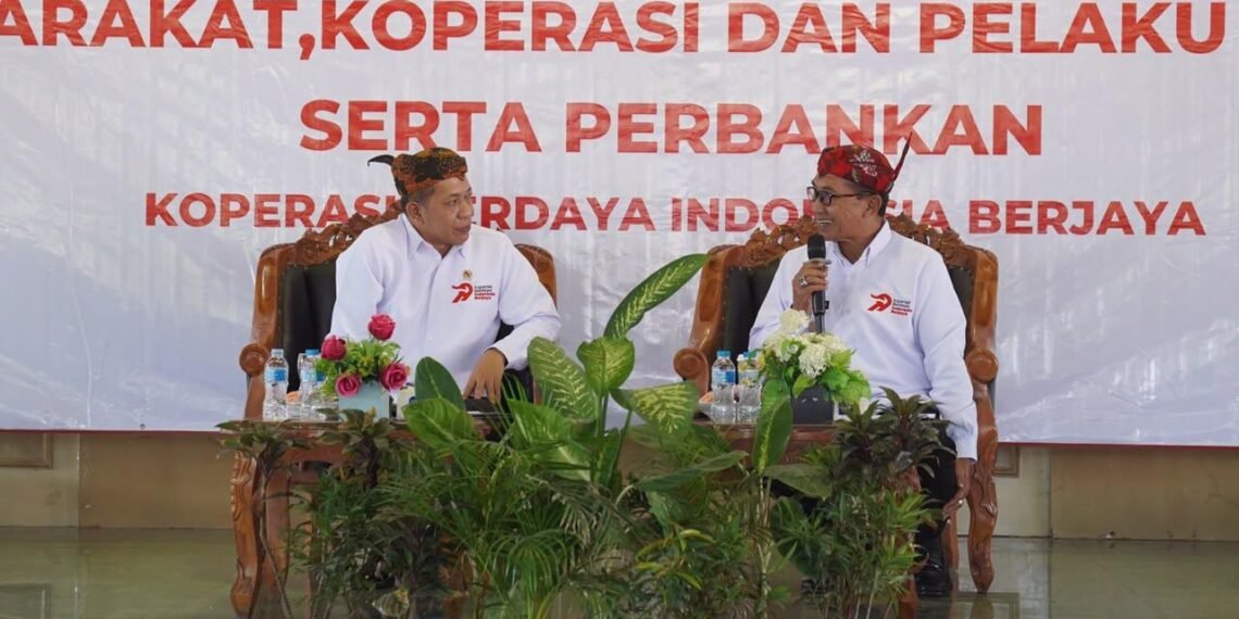 Menkop Tegaskan Penguatan Koperasi Saat Berdialog dengan Penggerak Koperasi di Pamekasan