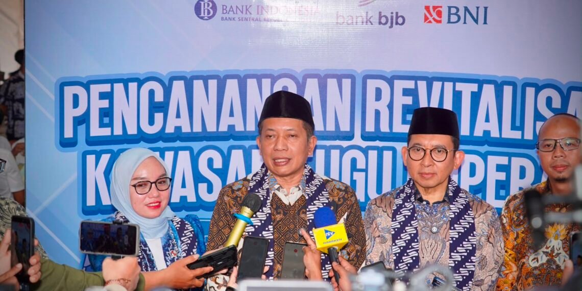 Menkop Melakukan Pencanangan Revitalisasi Tugu Koperasi Tasikmalaya