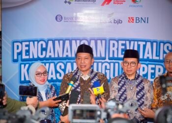 Menkop Melakukan Pencanangan Revitalisasi Tugu Koperasi Tasikmalaya