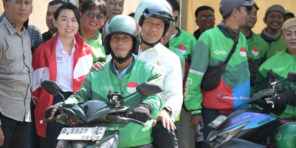 Perkuat Budaya Keselamatan Transportasi Berbasis Digital, Menhub Dibonceng Ojol