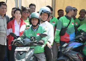 Perkuat Budaya Keselamatan Transportasi Berbasis Digital, Menhub Dibonceng Ojol