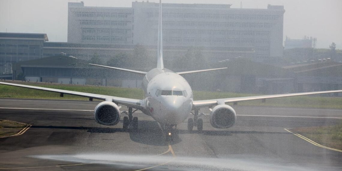 Pesawat Jet dari Denpasar Mendarat di Bandung, Bandara Husein Sastranegara Resmi Beroperasi Layani 12 Rute Domestik