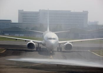 Pesawat Jet dari Denpasar Mendarat di Bandung, Bandara Husein Sastranegara Resmi Beroperasi Layani 12 Rute Domestik