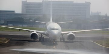Pesawat Jet dari Denpasar Mendarat di Bandung, Bandara Husein Sastranegara Resmi Beroperasi Layani 12 Rute Domestik
