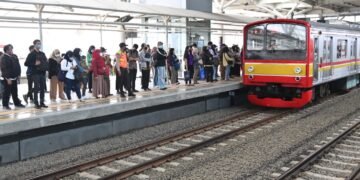 Tarif Khusus Transportasi Umum Peringati HUT Ke-81 RI:  Diskon 17%  Kereta Api Jarak Jauh dan tarif Rp8 untuk LRT Jabodebek, Commuter Line, MRT, LRT Jakarta, serta Transjakarta