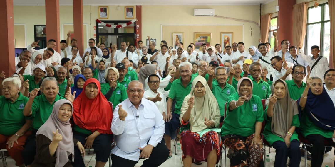 Rayakan Dua Dekade dengan Berbagi, LPDB Koperasi Salurkan Ratusan Paket Bantuan Sosial untuk Lansia
