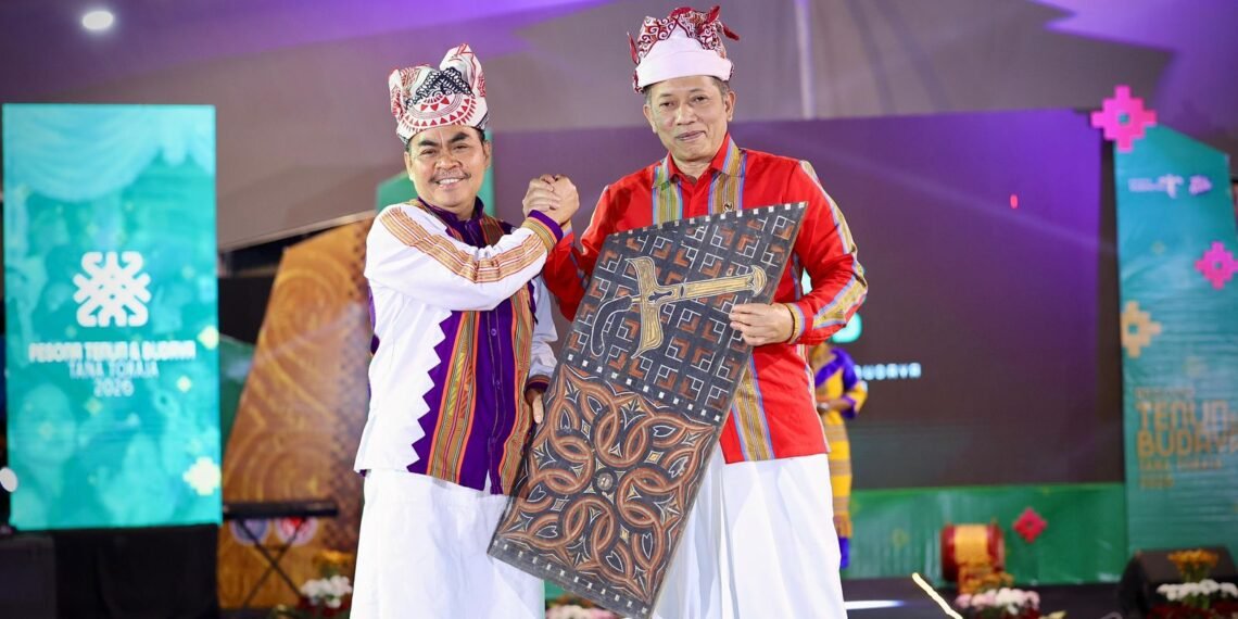 Menkop Dorong Konsolidasi Pengrajin Tenun Toraja Melalui Koperasi