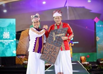 Menkop Dorong Konsolidasi Pengrajin Tenun Toraja Melalui Koperasi