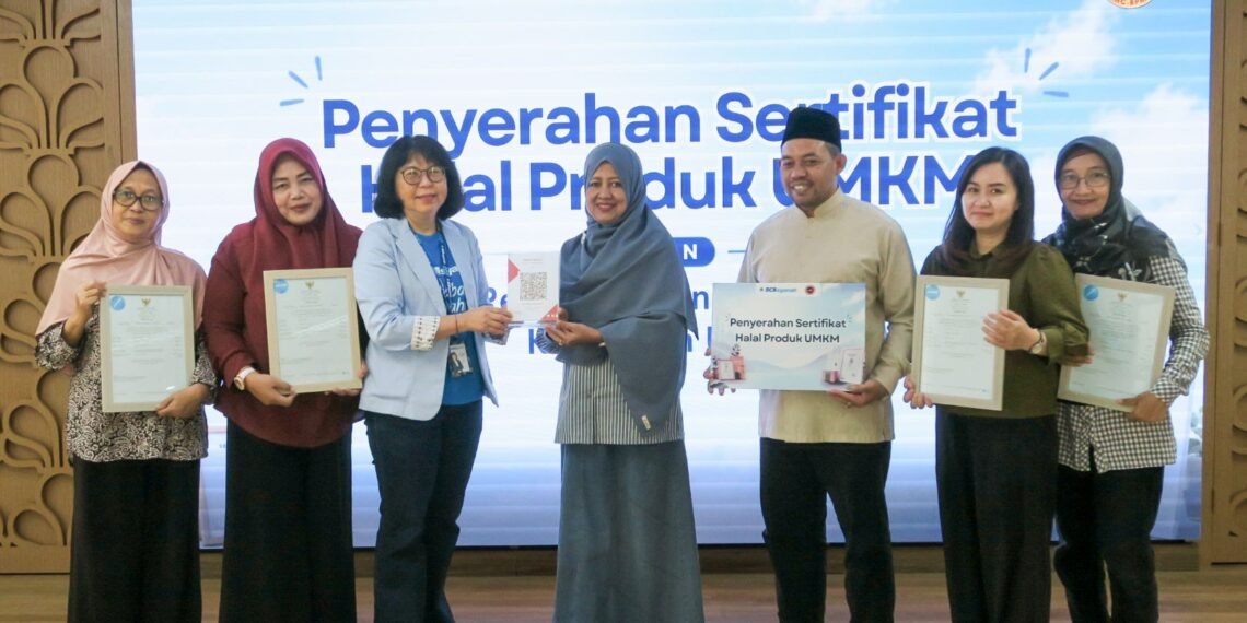BCA Syariah dan Istiqlal Halal Center Serahkan Sertifikat Halal untuk 49 UMKM