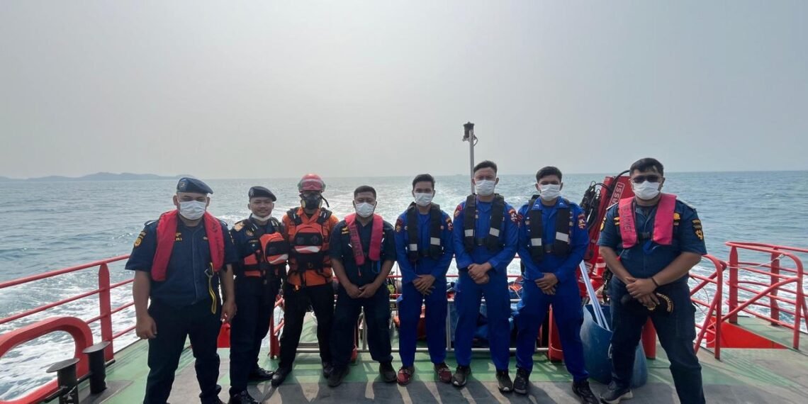 KSOP Banten Bersama Tim SAR Gabungan Lakukan Pencarian Lima Jurnalis Hilang Kontak di Selat Sunda