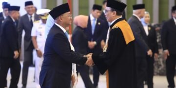 Pengucapan Sumpah Jabatan Kepala Eksekutif Pengawas Bursa Mineral dsn Komoditas Strategis OJK