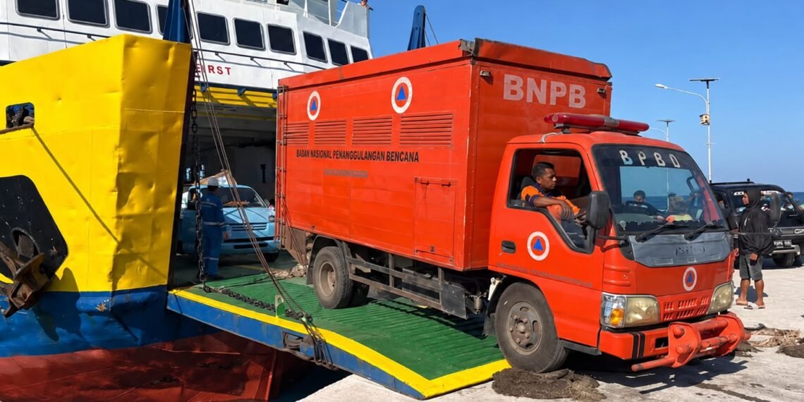 Tiba di Palue, KMP Inerie II Bawa Bantuan Kemanusiaan untuk Masyarakat Terdampak Bencana