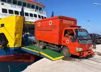 Tiba di Palue, KMP Inerie II Bawa Bantuan Kemanusiaan untuk Masyarakat Terdampak Bencana