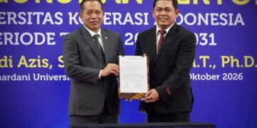 Menkop Kukuhkan Prof. Yudi Azis Sebagai Rektor IKOPIN University